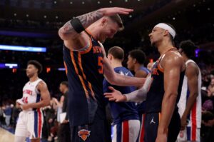 New York Knicks' Isaiah Hartenstein (L) celebrates the win with Josh Hart after the game against the Detroit Pistons at Madison Square Garden, New York City, U.S., Feb. 26, 2024. (AFP Photo)