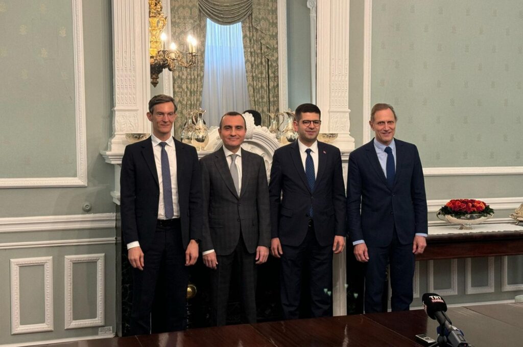 EBRD Türkiye Director Arvid Tuerkner (L), Dgpays CEO Serkan Ömerbeyoğlu (2-L), Presidential Investment Office head Ahmet Burak Dağlıoğlu (2-R) and Bernard-Louis Roques (R), one of the founders of Truffle Capital, attended the press conference held at Türkiye's Embassy in London, U.K., Feb. 27, 2024. (AA Photo)