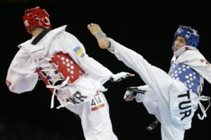 Türkiye's Servet Tazegul (R) fights Ukraine's Hryhorii Husarov during their quarterfinal round match in the men's 68 kg. taekwondo competition at the 2012 Summer Olympics, London, U.K., Aug. 9, 2012. (AP Photo)
