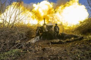 A Ukrainian soldier of an artillery unit fires toward Russian positions outside Bakhmut on Nov. 8, 2022, amid the Russian invasion of Ukraine. (AFP File Photo)