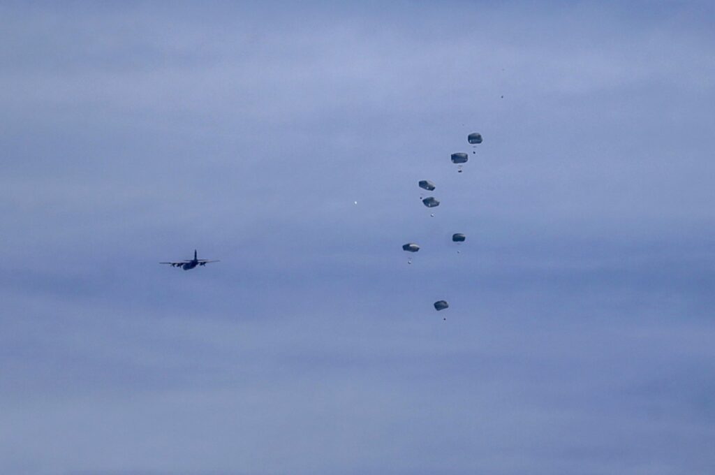Humanitarian aid is air-dropped by a Jordanian aircraft into the northern Gaza Strip, March 1, 2024. (EPA Photo)