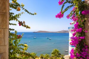 A view from the holiday town Ortakent, Bodrum, western Türkiye. (Shutterstock Photo)