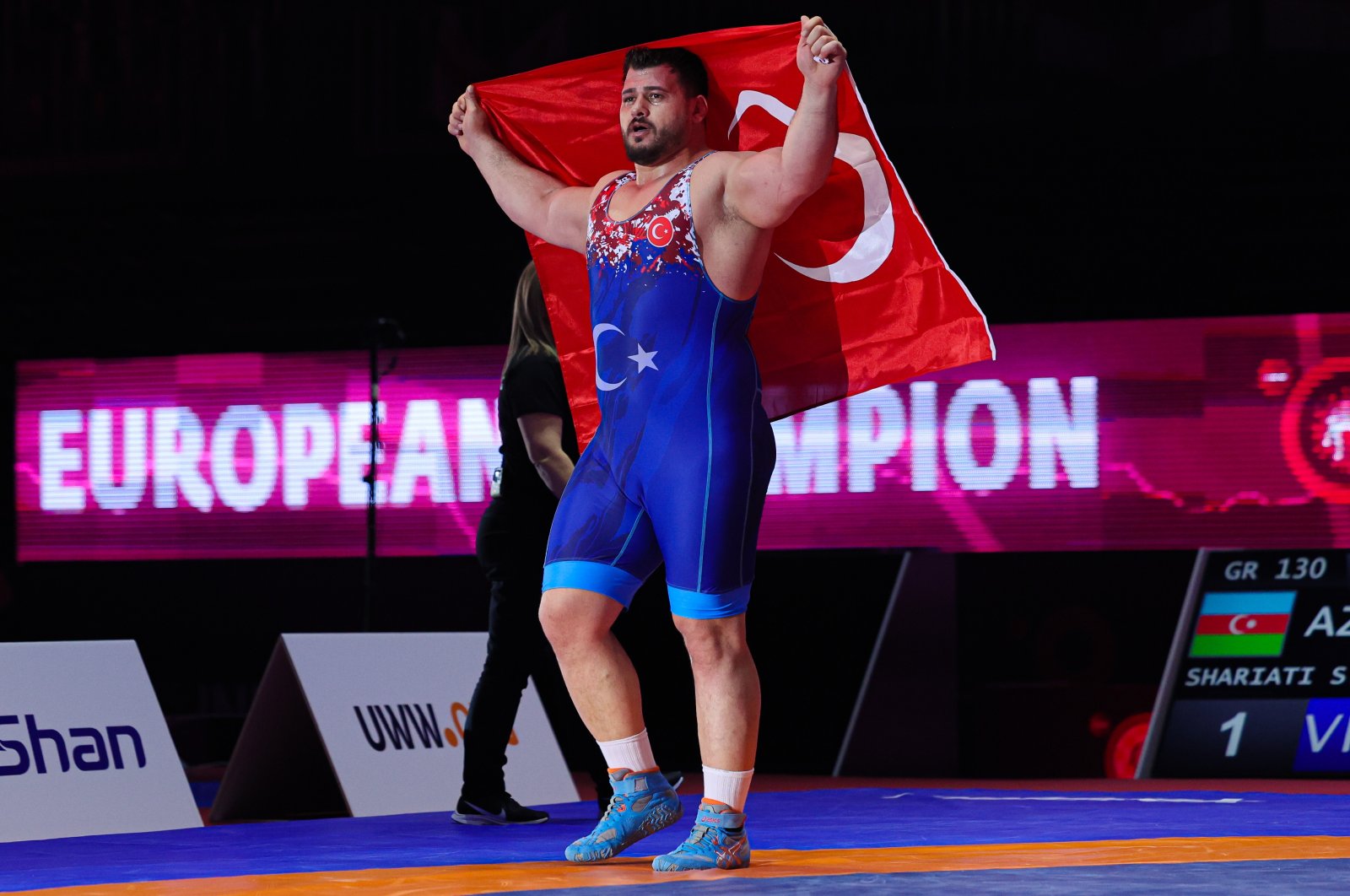 Türkiye's Riza Kayaalp celebrates his 12th European championship title against Azerbaijan's Sabah Saleh Shariati during the Men's Greco-Roman 130 kg. weight gold medal match at the European Wrestling Championship, Zagreb, Croatia, April 22, 2023. (Getty Images Photo)