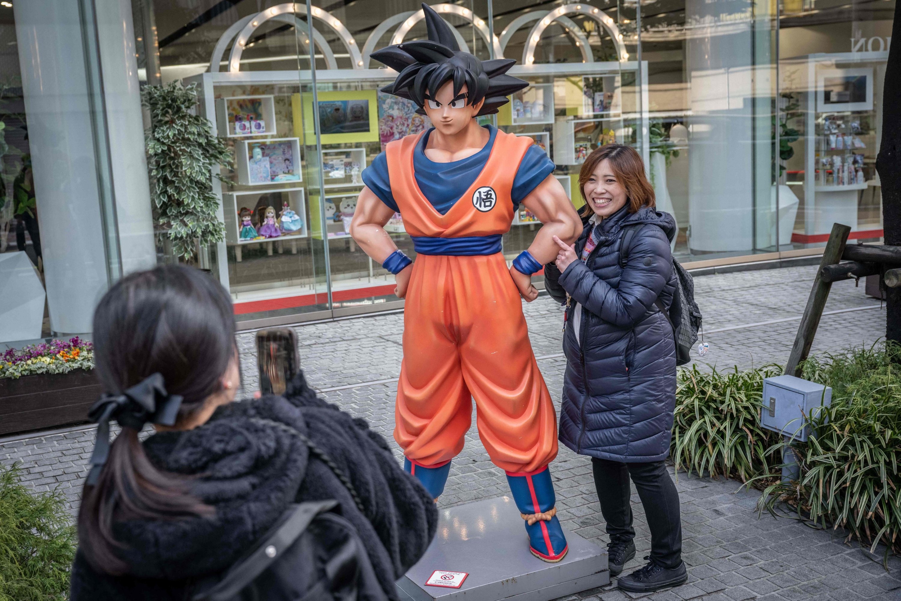 318586 A woman has her photograph taken with a statue of