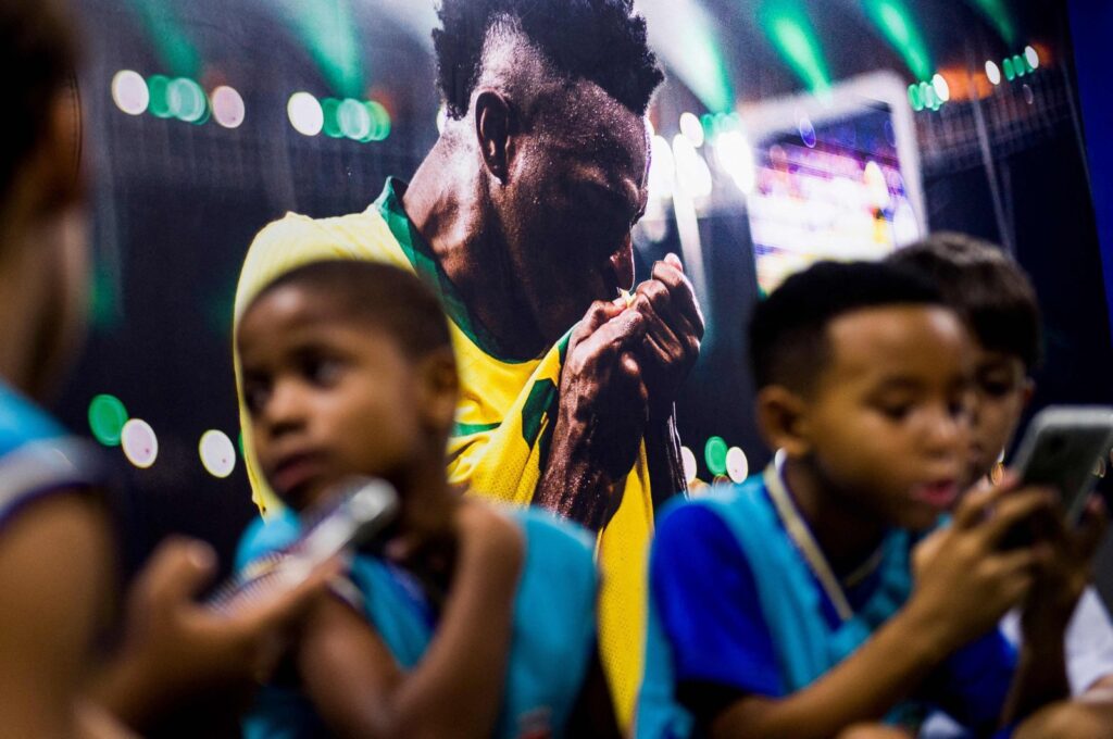 School children use the Vini Jr Institute educational app on mobile phones at the Base Educational Technologies Center in the Visconde de Sepetiba municipal school, Sao Goncalo, Rio de Janeiro, Brazil, Feb. 27, 2024. (AFP Photo)