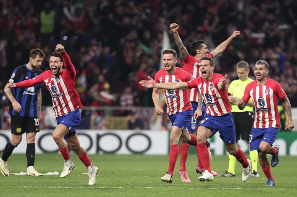 Atletico Madrid's players celebrate victory at the end of the UEFA Champions League last 16 second leg football match against Inter Milan at the Metropolitano stadium, Madrid, Spain, March 13, 2024. (AFP Photo)