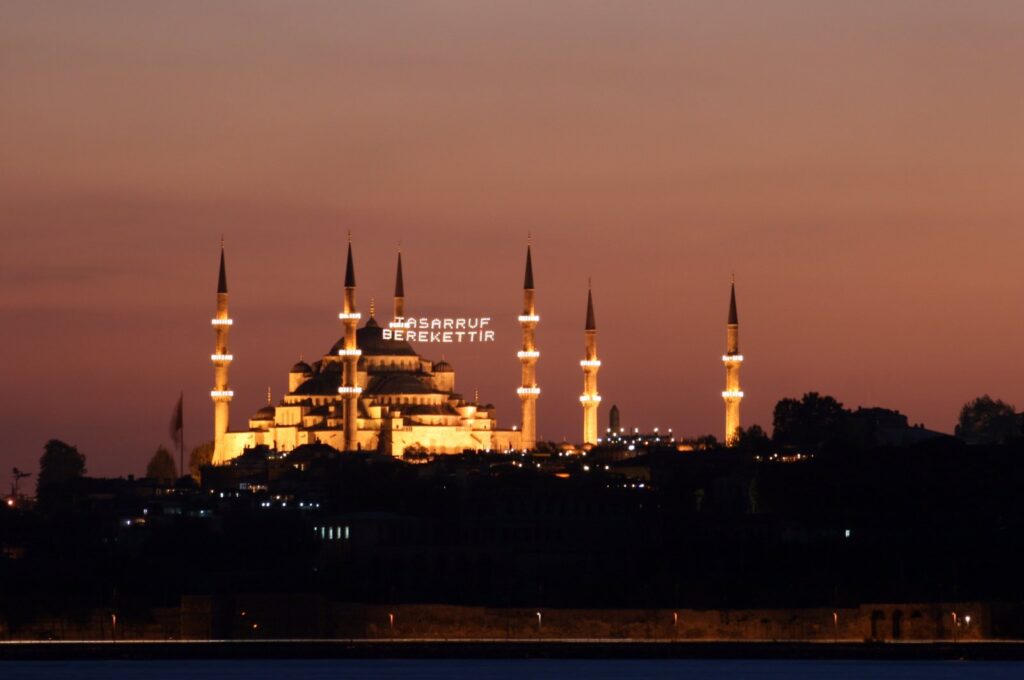 The Blue Mosque during Ramadan, Istanbul, Türkiye. (Shutterstock Photo)