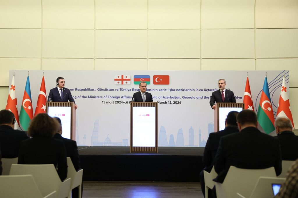 Hakan Fidan (R) attends a news conference with Azerbaijan's Jeyhun Bayramov (C) and Georgia's Ilia Darchiashvili in Baku, Azerbaijan, on March 15, 2024. (AA Photo)