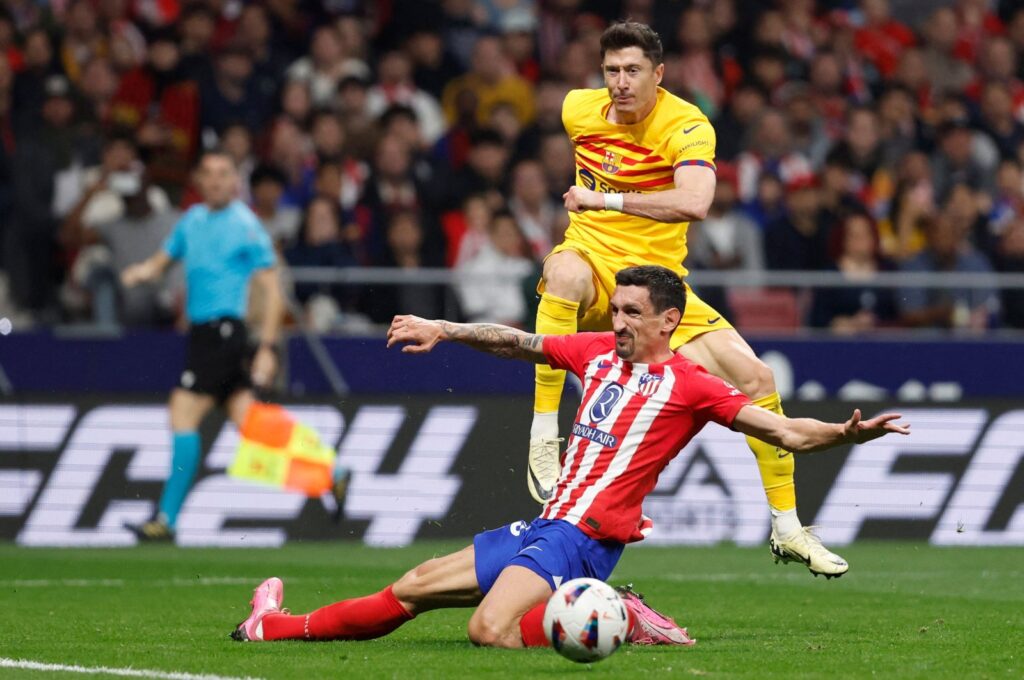 Barcelona's Robert Lewandowski vies with Atletico Madrid's Stefan Savic during the La Liga football match at the Metropolitano stadium, Madrid, Spain, March 17, 2024. (AFP Photo)