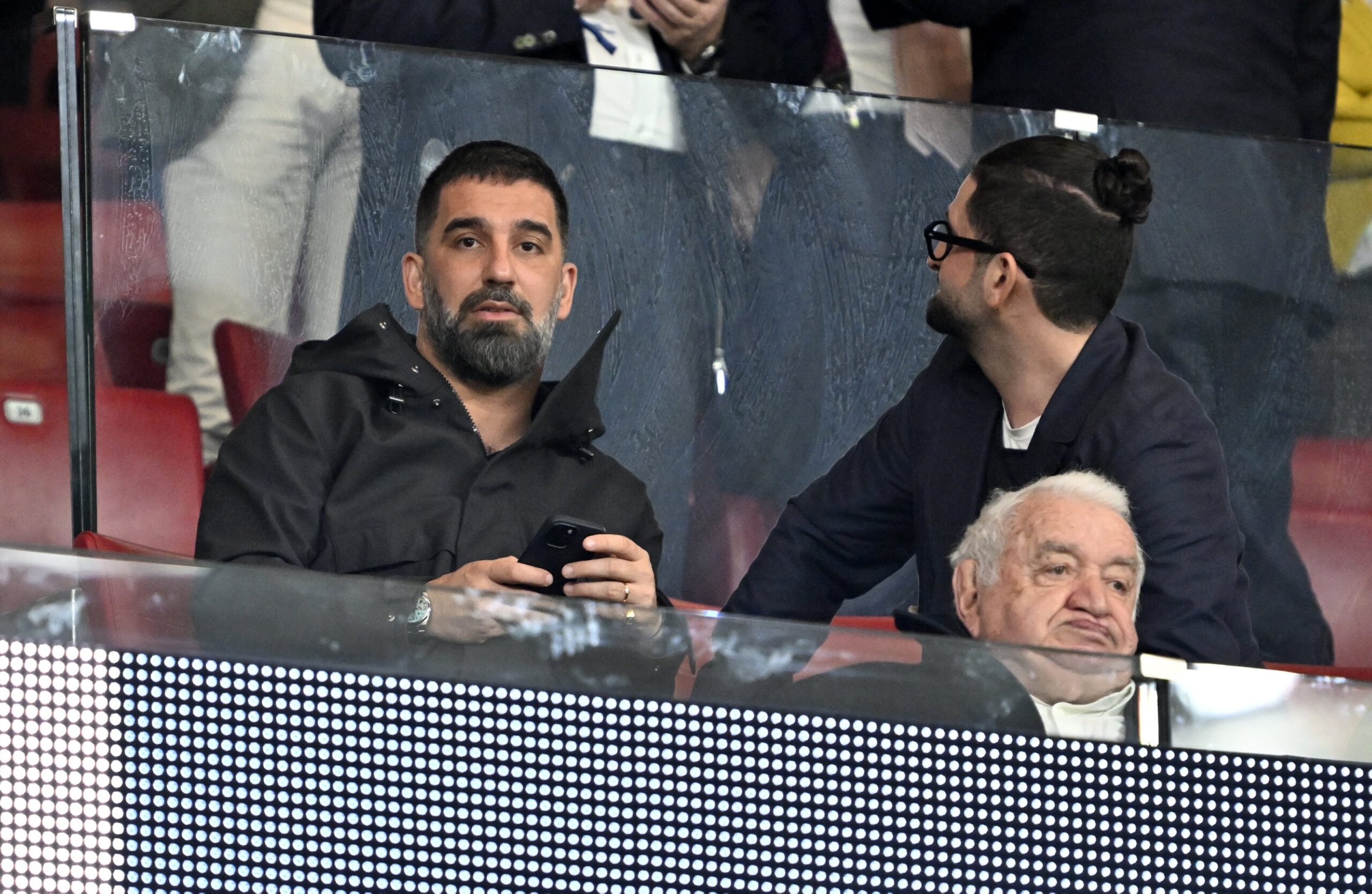 Eyüpspor coach Arda Turan (L) looks on during the La Liga match between Atletico Madrid and Barcelona at the Metropolitano Stadium, Madrid, Spain, March 17, 2024. (AA Photo)