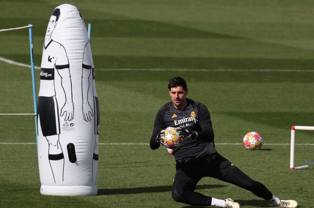 Real Madrid's Belgian goalkeeper Thibaut Courtois trains on the eve of the UEFA Champions League last 16 second leg, Valdebebas, Madrid, Spain, March 5, 2024. (AFP Photo)