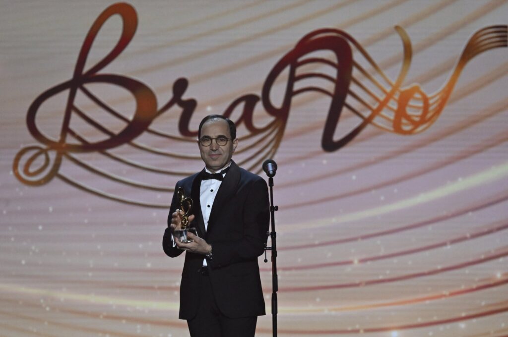 Tanju Bilgiç, Türkiye's ambassador to Moscow, receives the award for AKM at the 6th BraVo Music Awards, Moscow, Russia, March, 19, 2024. (AA Photo)