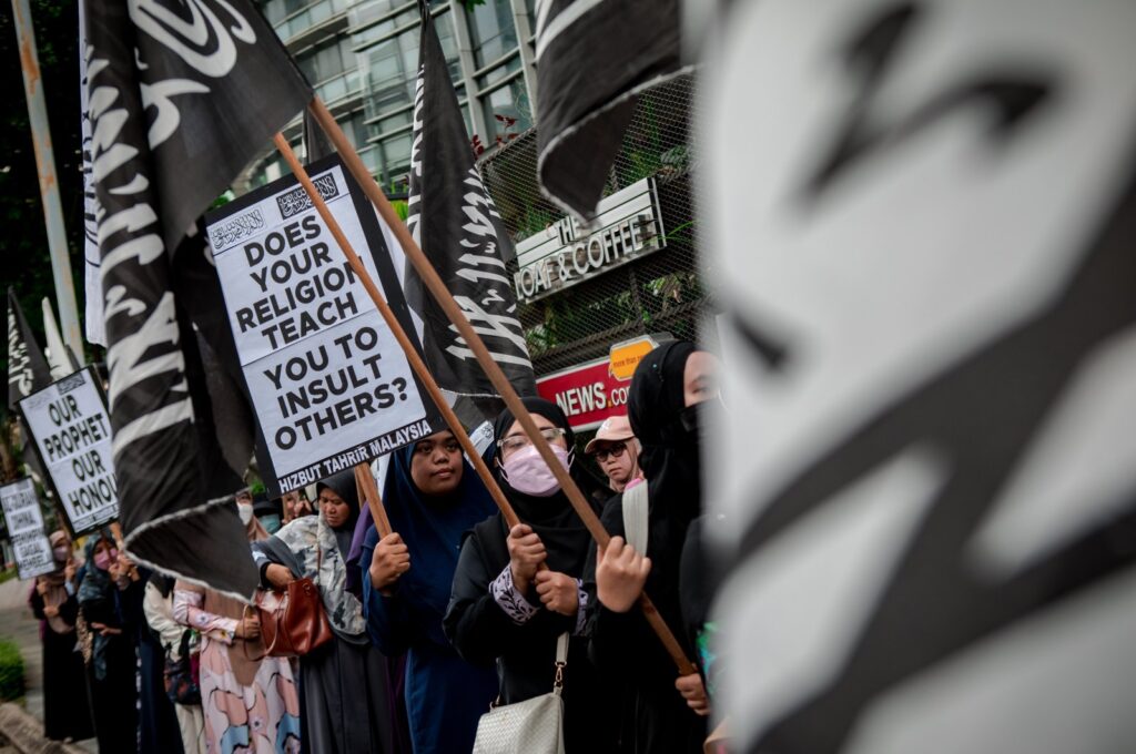 A group of women from Malaysian groups hold placards and flags while participating in a peaceful march and rally in front of the Dutch embassy protesting the desecration of a Quran by a Dutch political leader in Kuala Lumpur, Jan. 27, 2024. (Reuters File Photo)