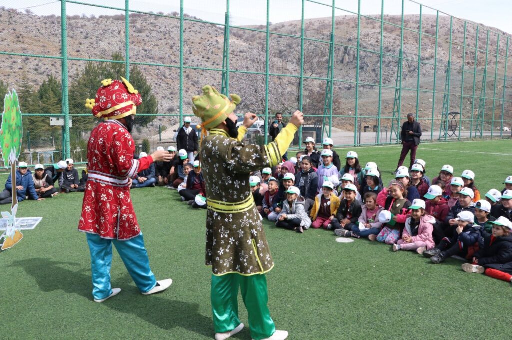 Primary school students watch the age-old Karagöz-Hacivat play at a school, Kayseri, Türkiye, March 26, 2024. (AA Photo)