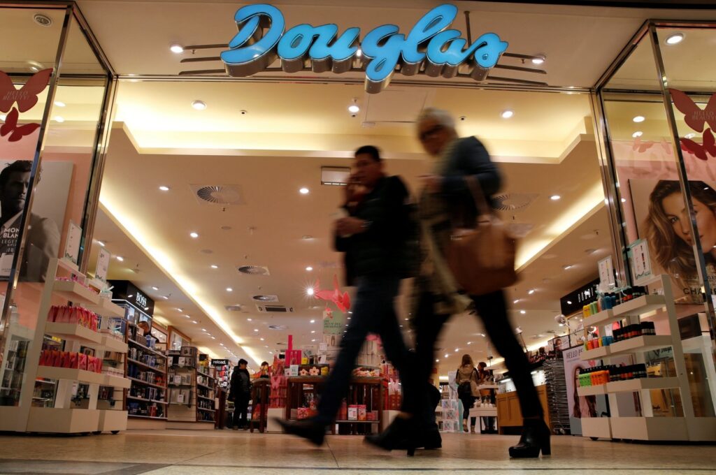 People pass in front of a Douglas Holding AG perfume shop at a shopping mall, Magdeburg, Germany, March 11, 2016. (Reuters Photo)