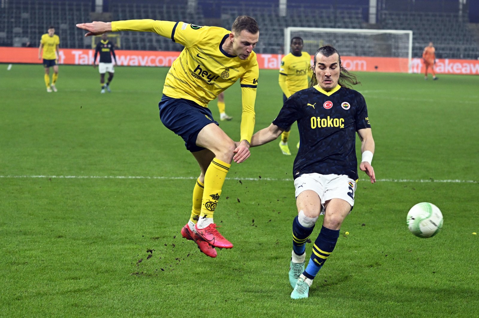 Fenerbahçe's Çağlar Söyüncü (R) in action with Union Saint-Gilloise's Gustaf Nilsson during the Conference League match, Anderlecht, Belgium, March 7, 2024. (AA Photo)