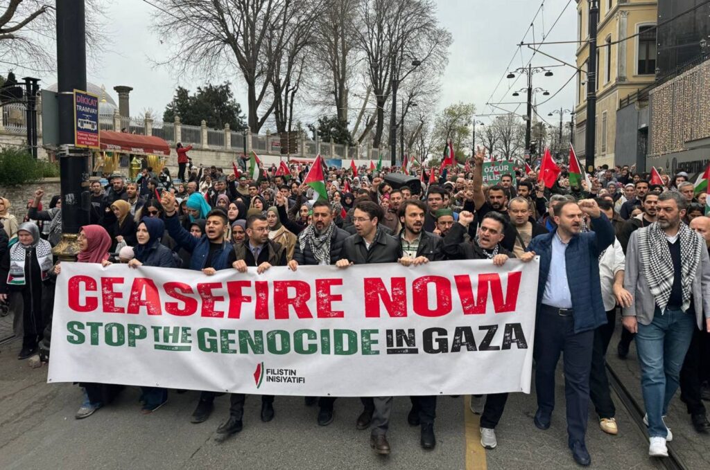 Protestors march with a banner calling for a cease-fire in Gaza as they protest Israel's attacks during a rally in Istanbul, Türkiye, March 28, 2024. (AA Photo)