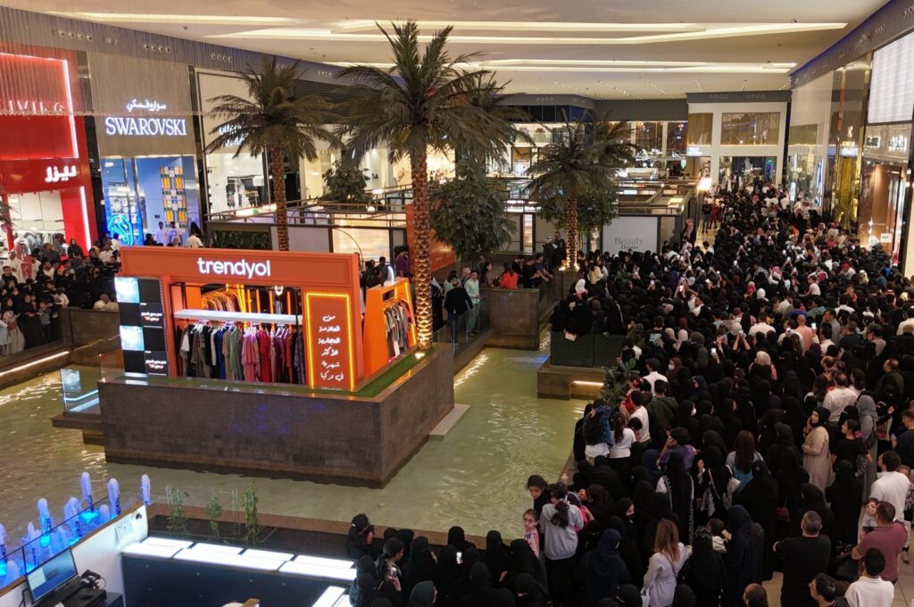 Visitors gather around Trendyol's temporary store at Al Nakheel Mall in Riyadh, Saudi Arabia, March 29, 2024. (IHA Photo)