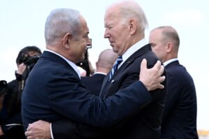 Israel Prime Minister Benjamin Netanyahu (L) greets U.S. President Joe Biden upon his arrival at Tel Aviv's Ben Gurion Airport, Israel, Oct. 18, 2023. (AFP Photo)