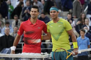 Serbia's Novak Djokovic (L) and Spain's Rafael Nadal pose ahead of their quarterfinal match at the French Open tennis tournament in Roland Garros stadium in Paris, France, May 31, 2022. (AP Photo)