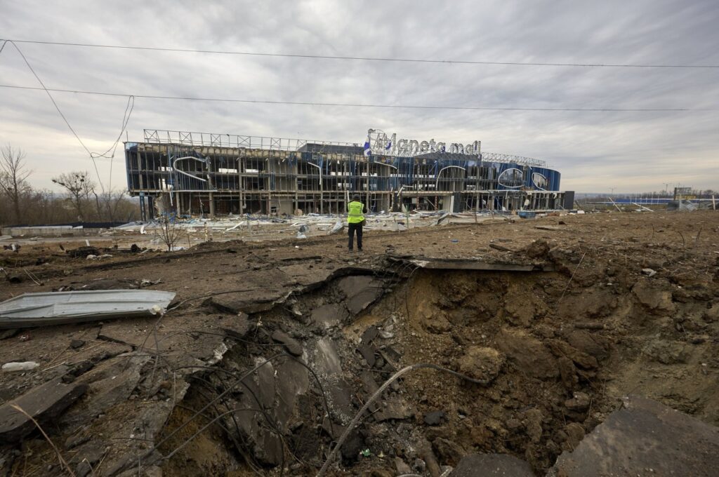 A bomb crater at the scene of an overnight shelling attack in Kharkiv, northeastern Ukraine, April 6, 2024 (EPA Photo)