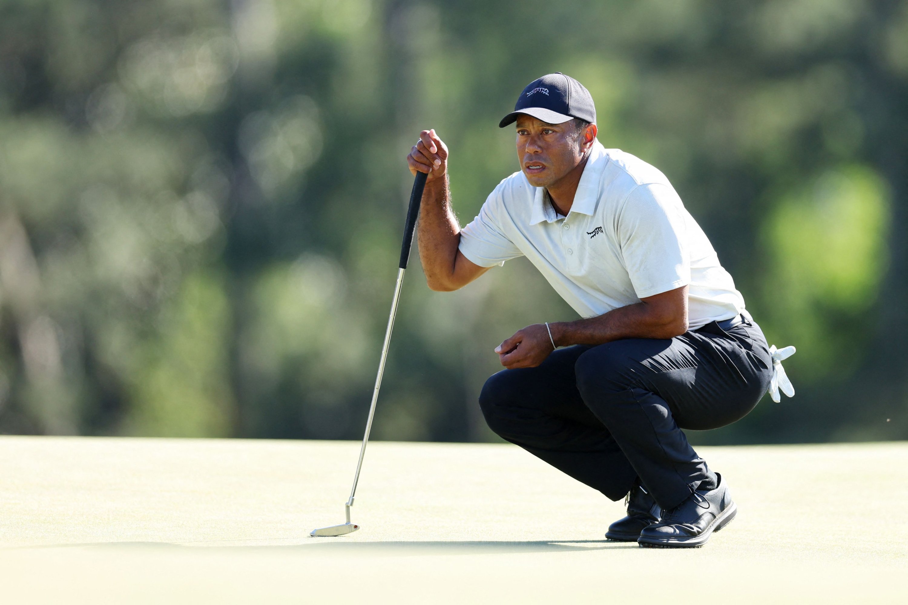 323454 Tiger Woods lines up a putt on the 18th green during the third round of the Masters at the Augusta National Golf Club, Augusta, Georgia, U.S., April 13, 2024. (Reuters Photo)