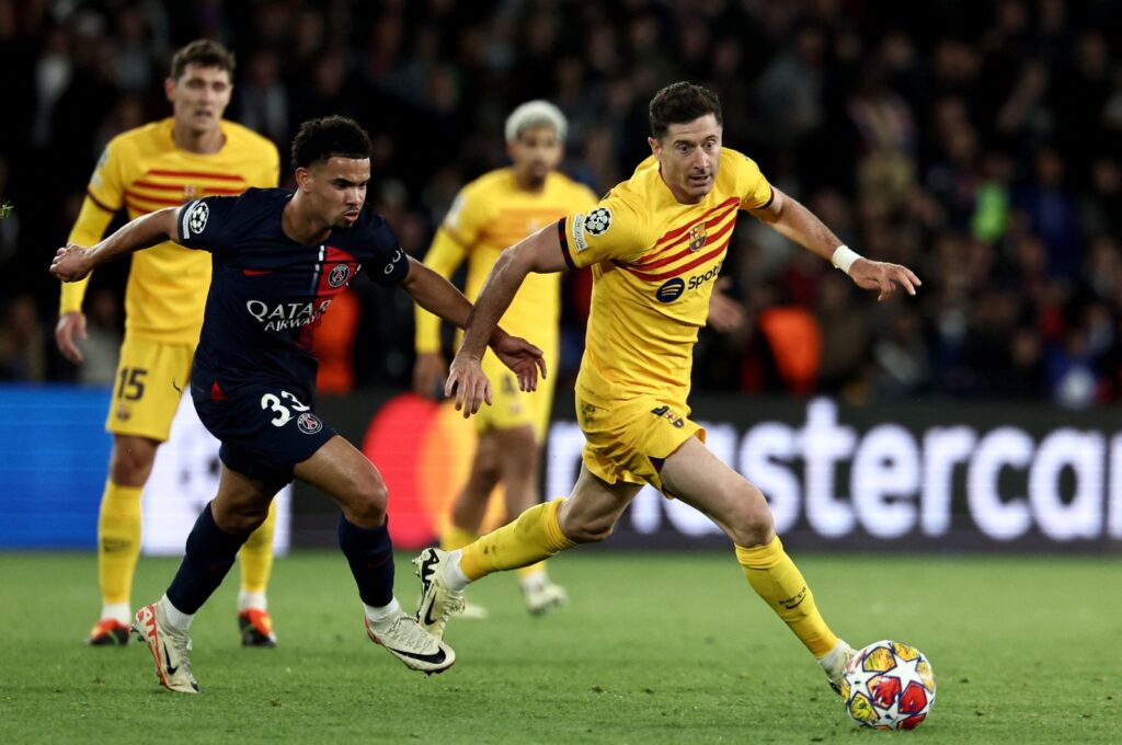 Barcelona's Robert Lewandowski (R) fights for the ball with Paris Saint-Germain's Warren Zaire-Emery (2nd L) during the UEFA Champions League quarterfinal first leg football match, Parc des Princes stadium, Paris, France, April 10, 2024. (AFP Photo)