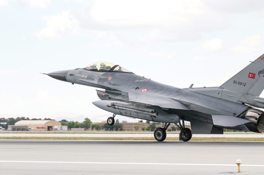 A Turkish military plane lands at an airport, Konya, central Türkiye, June 30, 2022. (Shutterstock Photo)