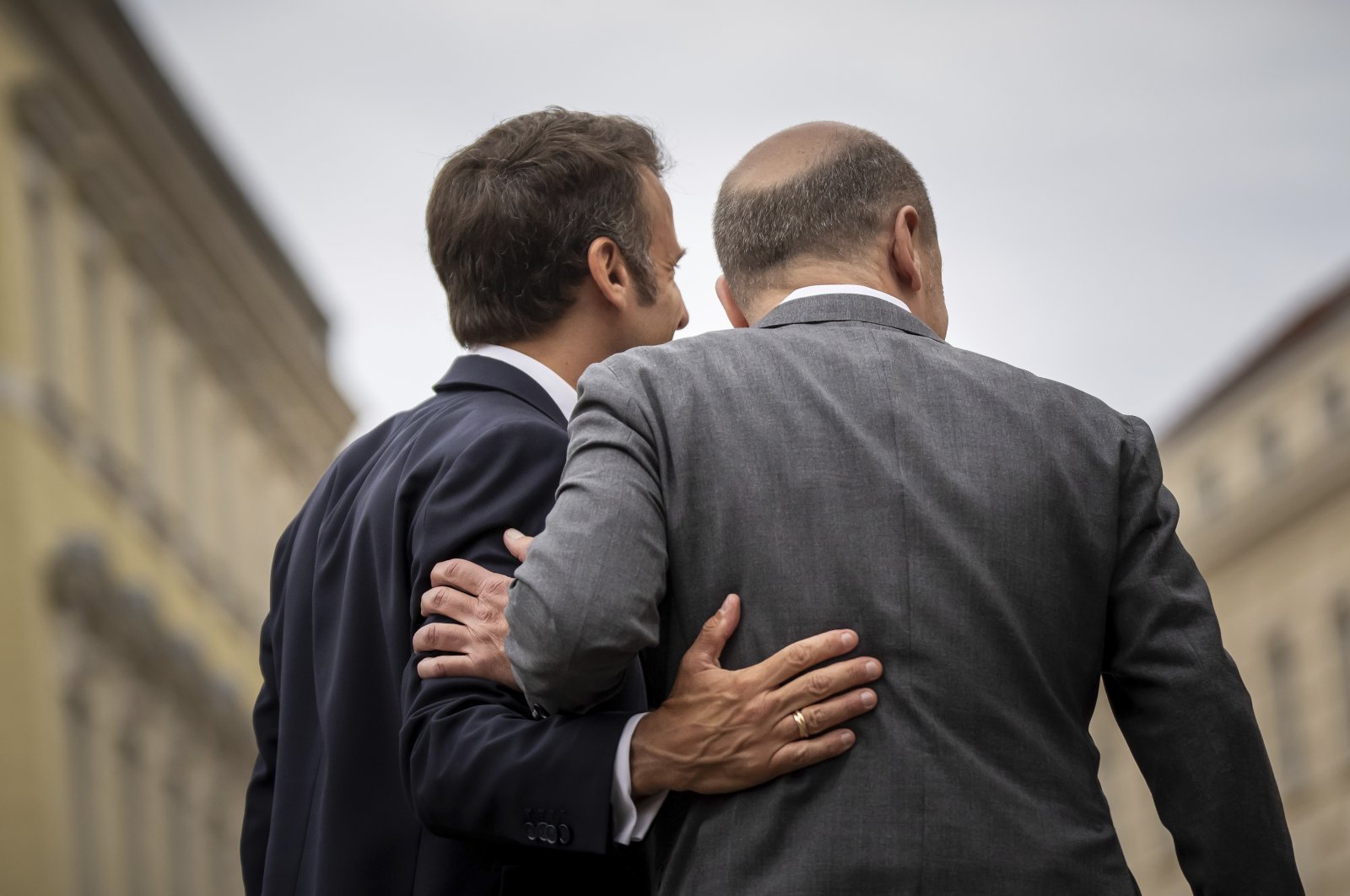 German Chancellor Olaf Scholz (R) welcomes French President Emmanuel Macron for a joint dinner in a restaurant in Potsdam near Berlin, Germany, June 6, 2023. (AP Photo)