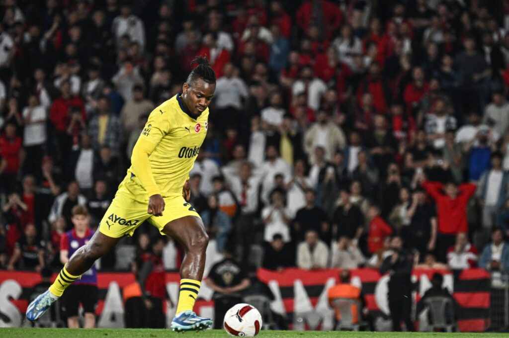 Fenerbahçe's Michy Batshuayi in action against Fatih Karagümrük at the Atatürk Olympic Stadium, Istanbul, Türkiye, April 14, 2024. (AA Photo)