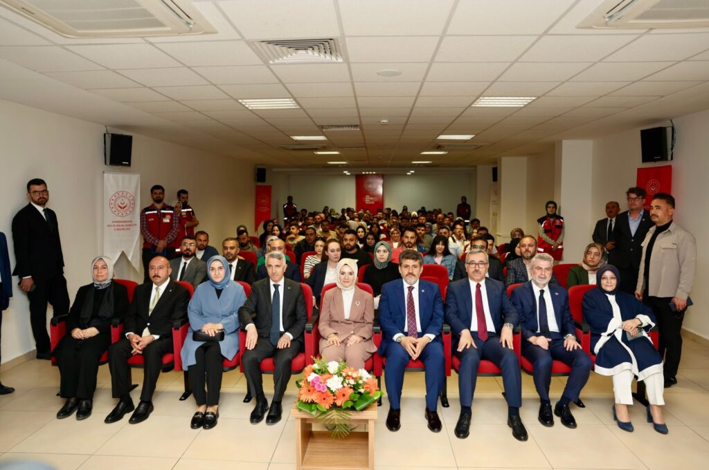 Minister of Family and Social Services Mahinur Özdemir Göktaş (C) met with couples who started to receive premarriage education, Kahramanmaraş, Türkiye, April 4, 2024 (AA Photo)