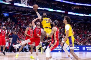 Los Angeles Lakers' LeBron James (C) in action during the second half of a play-in game of the 2024 NBA playoffs match against New Orleans Pelicans at Smoothie King Center, New Orleans, U.S., April 18, 2024. (Reuters Photo)