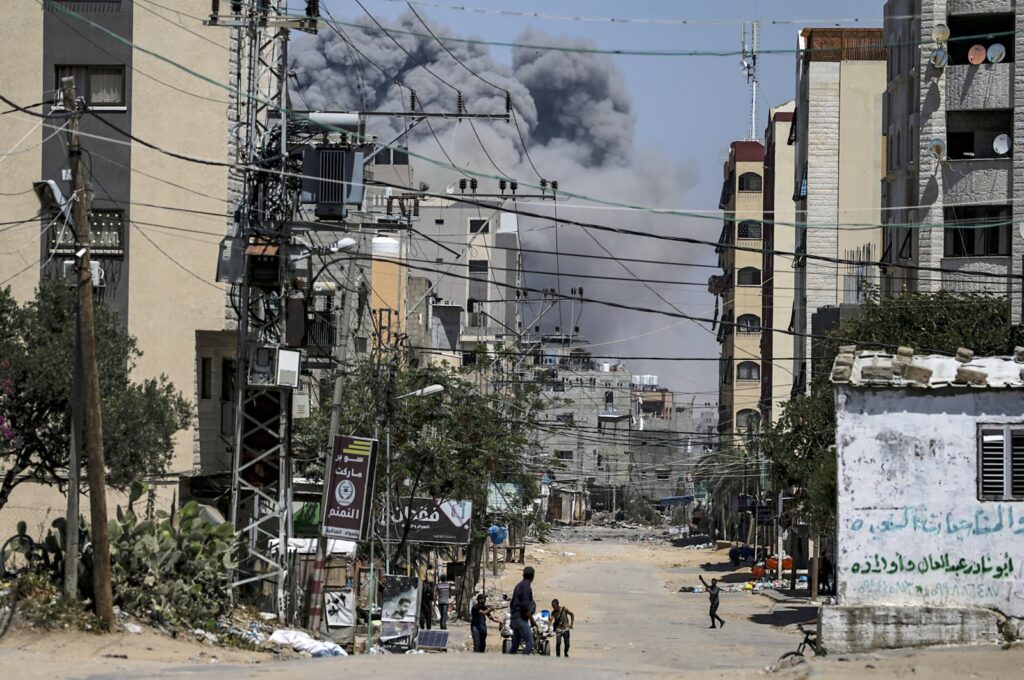 Palestinians flee the area as smoke rises following an Israeli airstrike in the Gaza Strip, Palestine, April 17, 2024. (EPA Photo)