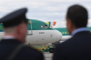 Airport staff looks at a plane parked on the tarmac, Dublin, Ireland, Aug. 26, 2018. (dpa Photo)