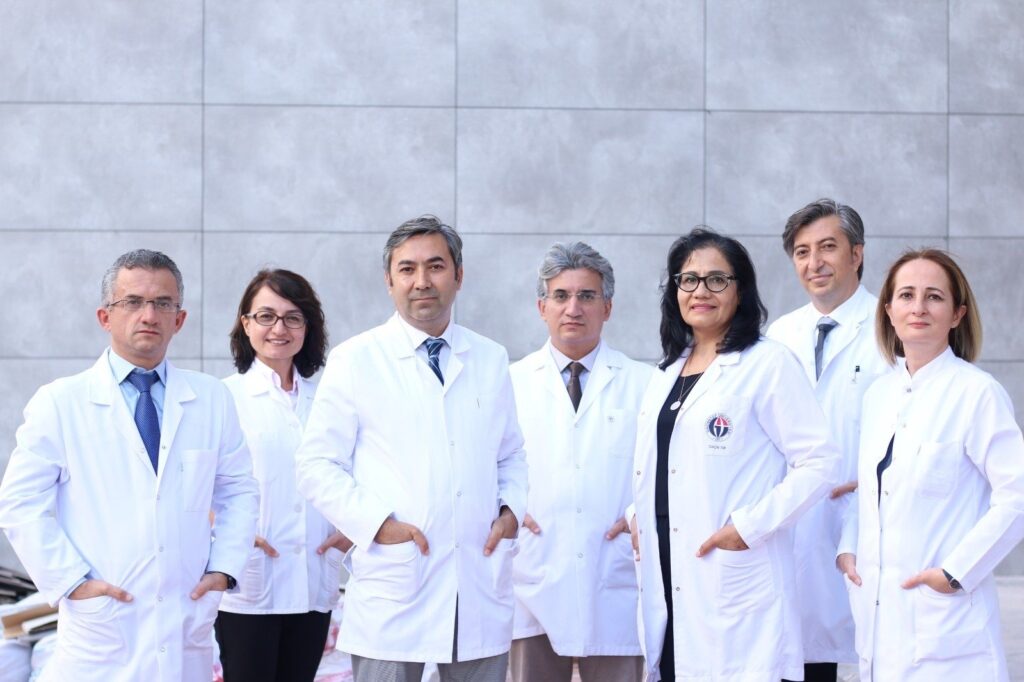The team of doctors at Gaziantep University's Kahraman Eruslu Kidney Transplant Hospital, Gaziantep, Türkiye, April 24, 2024. (IHA Photo)