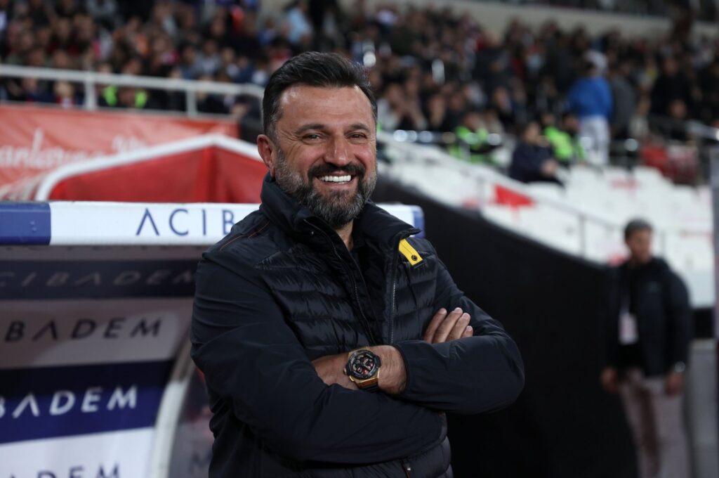 Sivasspor coach Bülent Uygun during the match against Fenerbahçe at the New Sivas 4 Eylül Stadium, Sivas, Türkiye, April 22, 2024. (AA Photo)