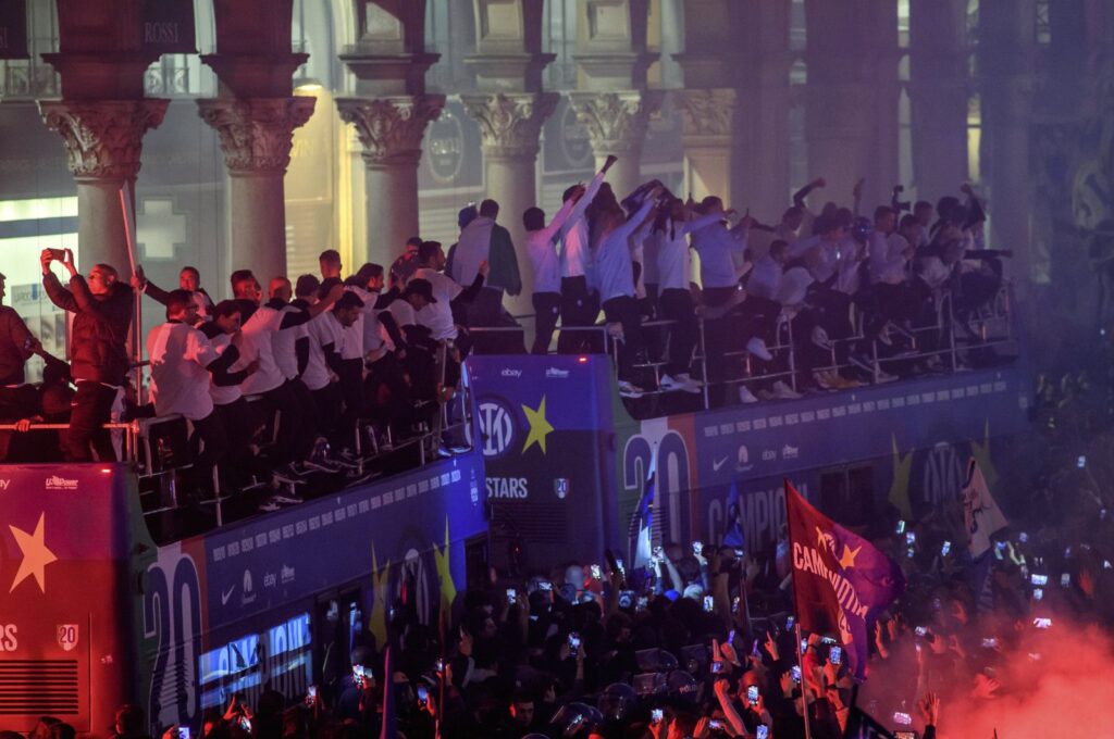 A fan holds a sign as the Inter Milan team arrives to celebrate their 20th Italian League title, Milan, Italy, April 28, 2024. (AP Photo)