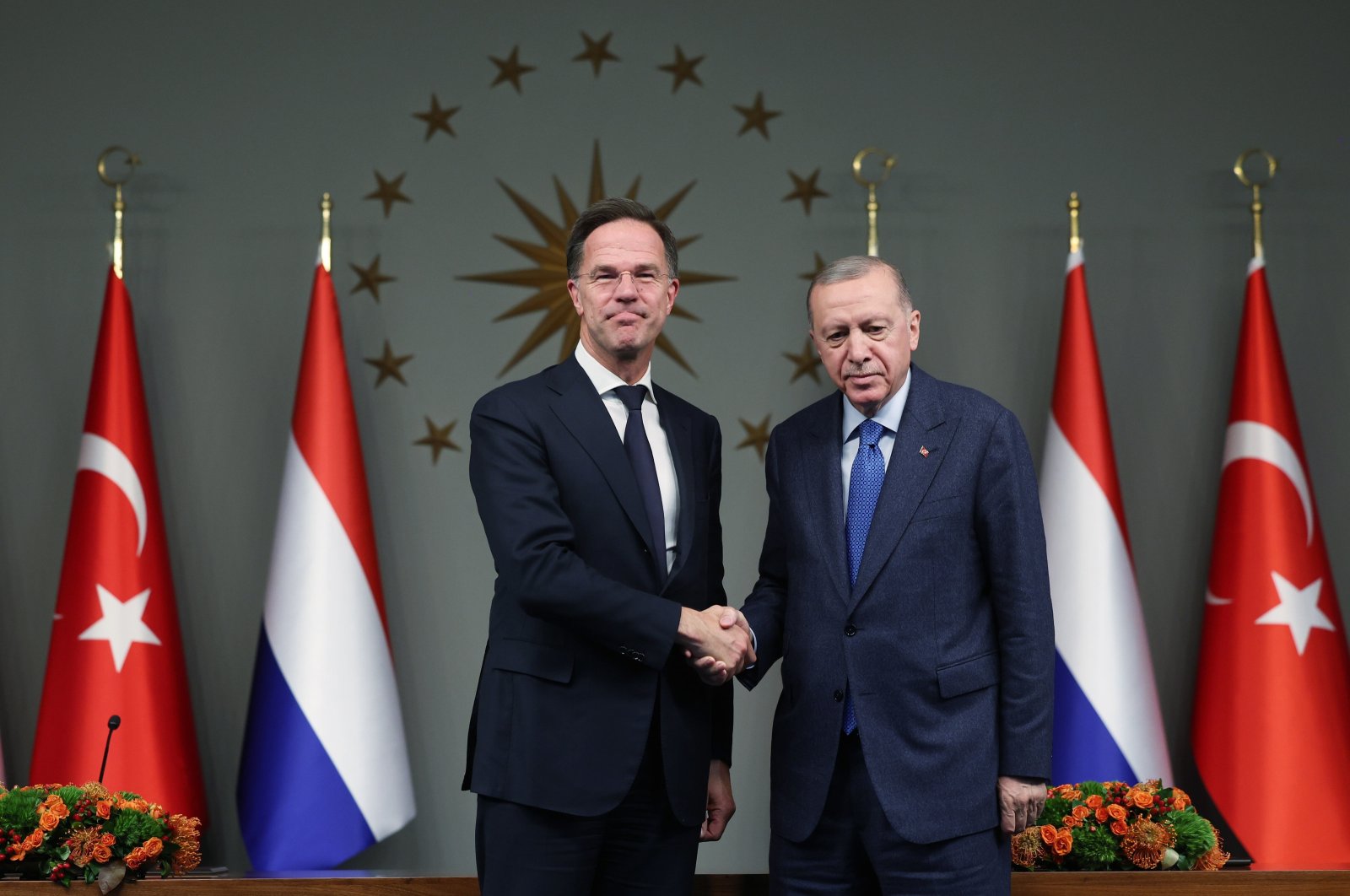 Dutch Prime Minister Mark Rutte (L) and President Recep Tayyip Erdoğan (R) pose for a photograph while shaking hands during a press conference in Istanbul, Türkiye, April 26, 2024. (EPA Photo)