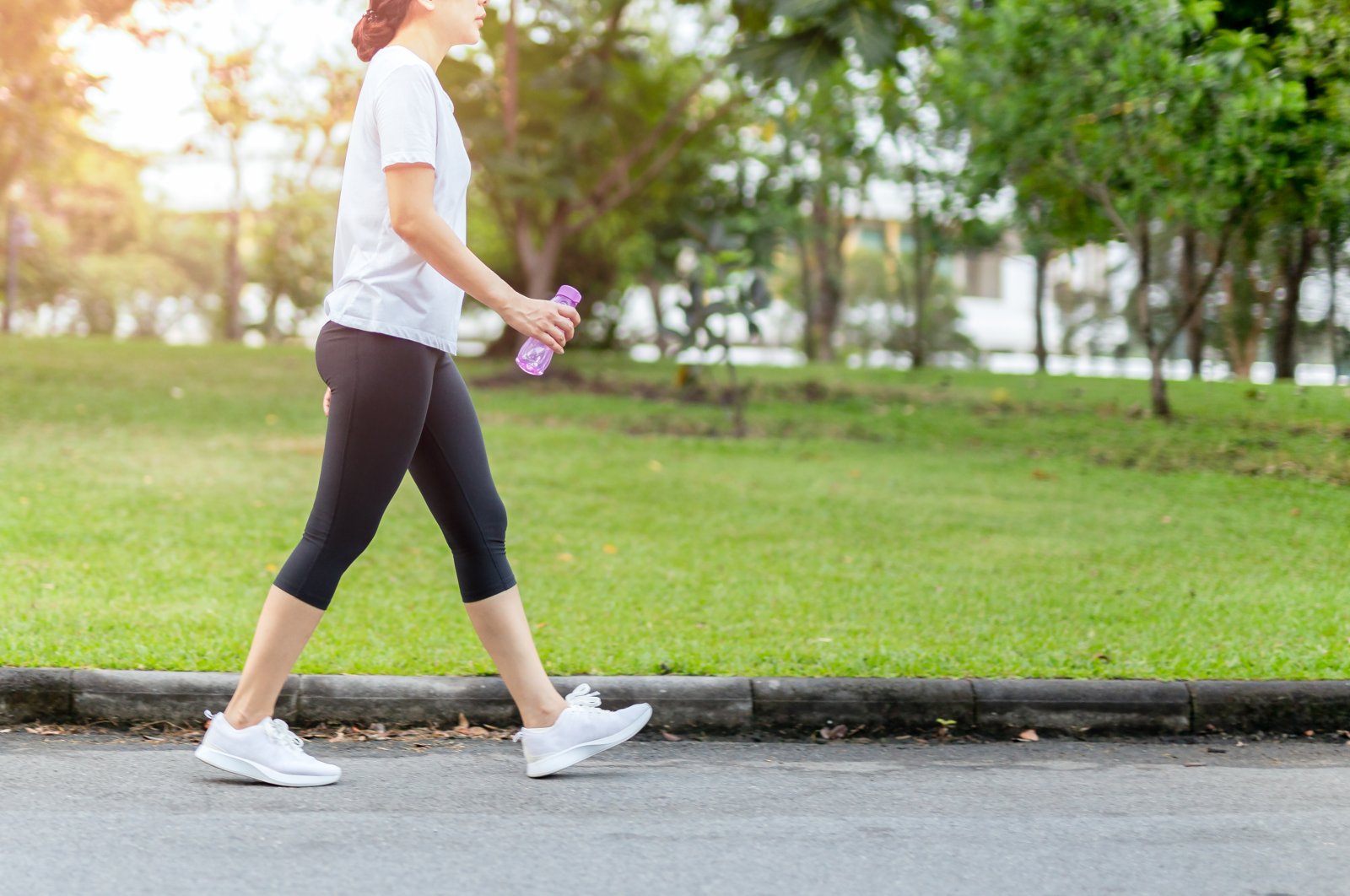 "Stay hydrated with 2-2.5 liters of water daily. Ramp up physical activity to 150 minutes weekly. Beware of fad diets. Mindful fruit portions matter. Harness the benefits of probiotics," said dietitian Melike Aslıhan Kara emphasizing the importance of balanced nutrition in preparing for the summer season. (Shutterstock Photo)