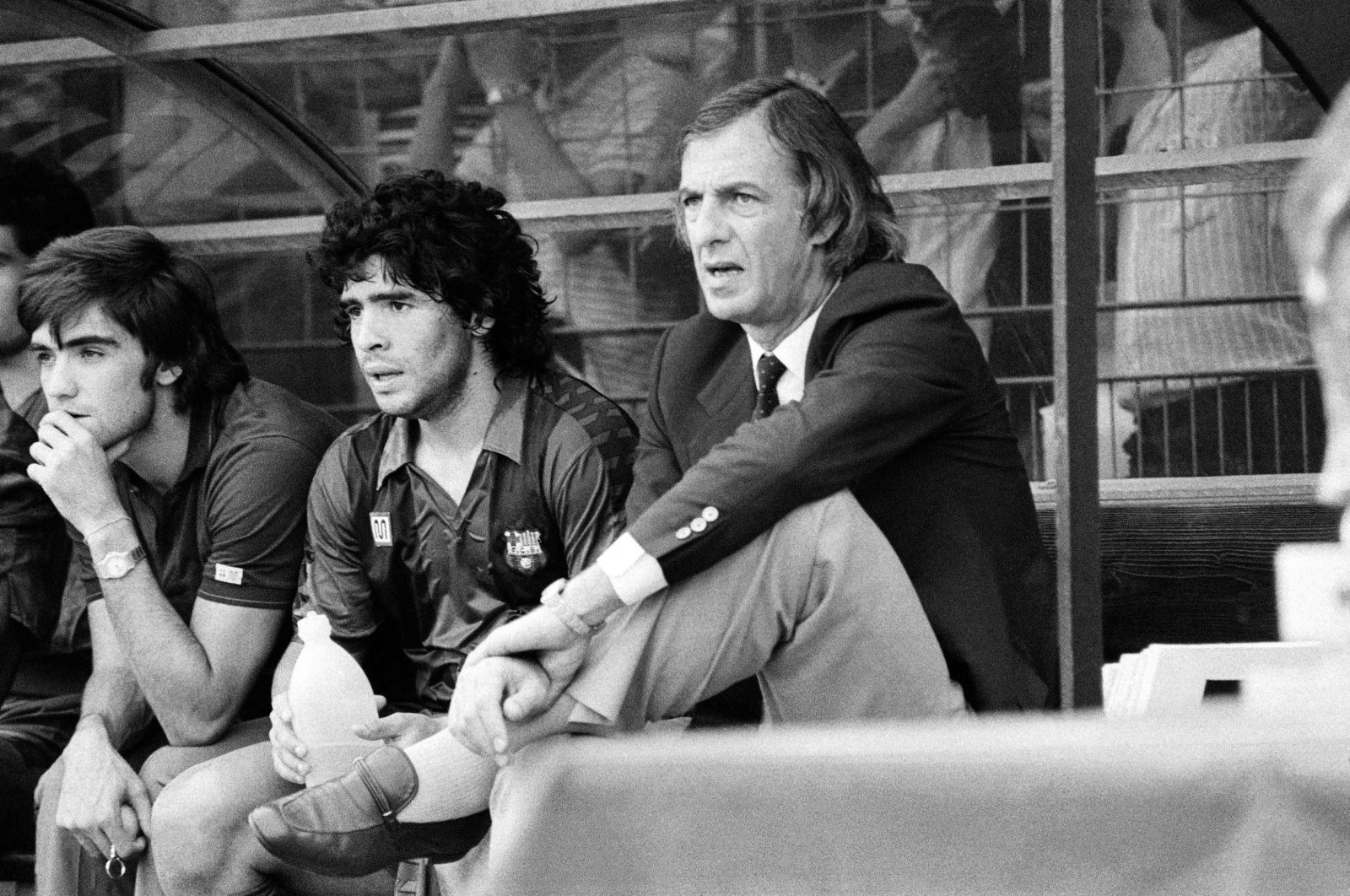Diego Maradona (C) and Cesar Luis Menotti (R) are seen during an International football tournament, Bordeaux, France, Aug. 28, 1983. (AFP Photo)