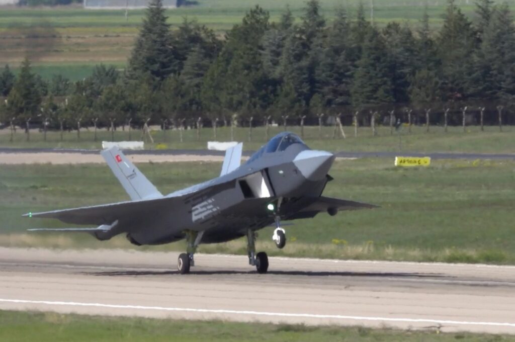 Türkiye's indigenously developed fifth-generation fighter jet, KAAN, takes off for its second test flight in Ankara, Türkiye, May 6, 2024. (AA Photo)