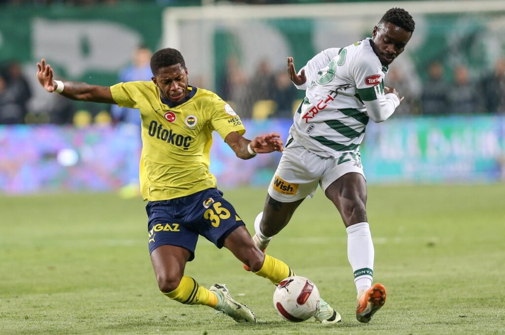 Fenerbahçe's Fred (L) and Konyaspor's Emmanuel Boateng vie for the ball during the Süper Lig match at the Medaş Konya Büyükşehir Stadium, Konya, Türkiye, May 6, 2024. (AA Photo)