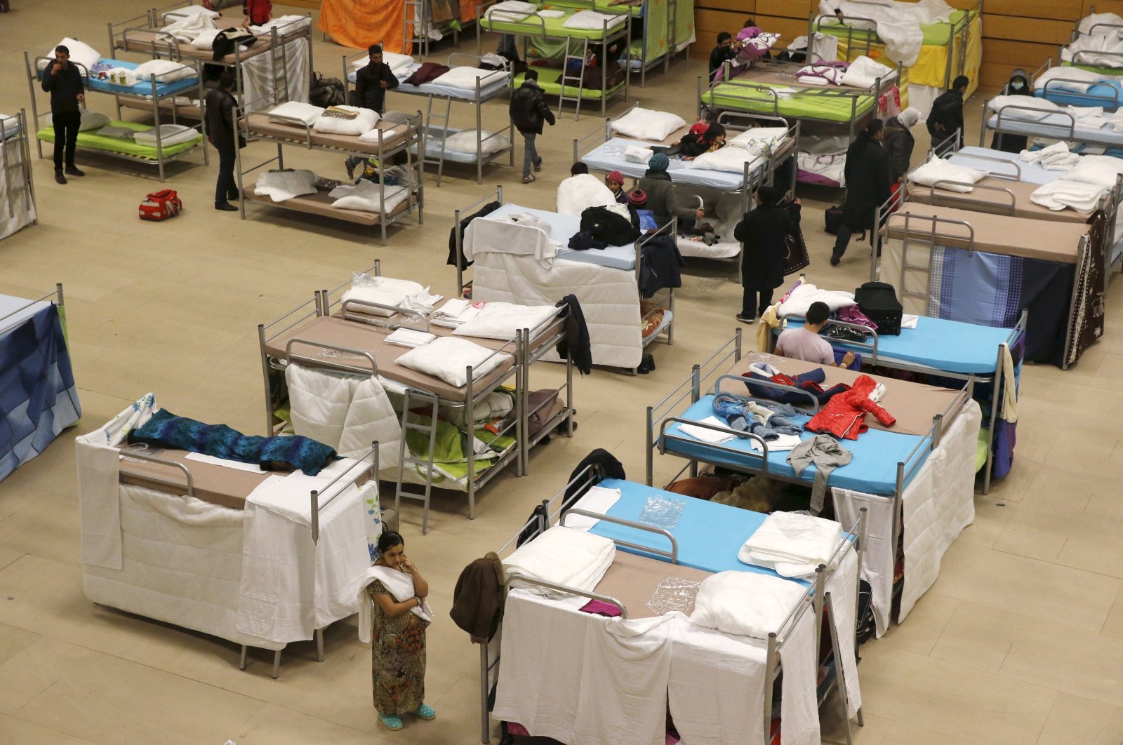A general view shows migrants after arriving at the sports hall of the Jane-Addams high school transformed into a new refugee shelter in Berlin's Hohenschoenhausen district, Germany, Dec. 9, 2015. (Reuters File Photo)