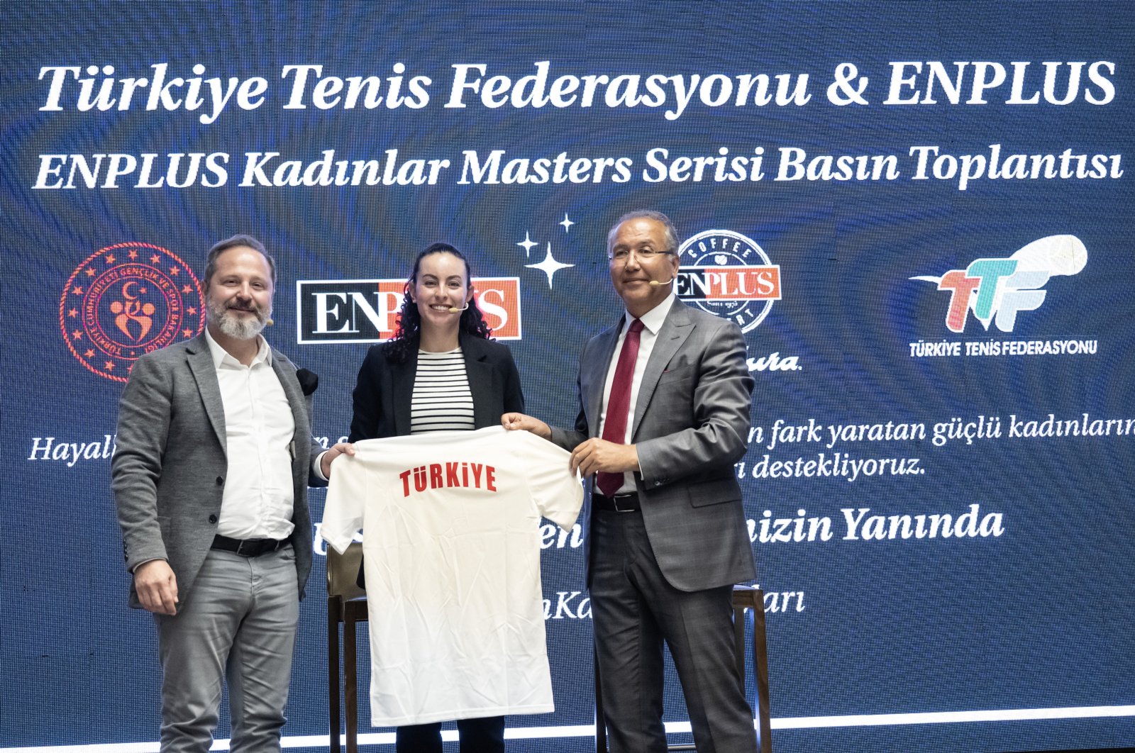 Enplus CEO Murat Hatipoğlu (L), Turkish national tennis player Ayla Aksu (C) and Turkish Tennis Federation President Cengiz Durmuş pose for a photo during the Tennis Masters' Women's Series launch, Istanbul, Türkiye, May 9, 2024. (AA Photo)