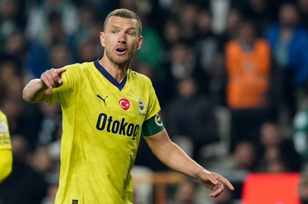Fenerbahçe's Edin Dzeko in action during the Süper Lig match against Konyaspor at the Medaş Konya Büyükşehir Stadium, Konya, Türkiye, May 6, 2024. (AA Photo)