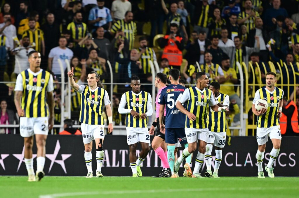Fenerbahçe's Çağlar Söyüncü (2nd L) celebrates after scoring against Kayserispor during the Süper Lig match at the Ülker Stadium, Istanbul, Türkiye, May 12, 2024. (AA Photo)