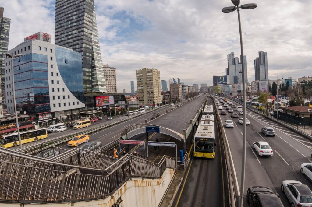 An escalator malfunction at Mecidiyeköy Metrobus station highlights ongoing transport challenges in Istanbul, Türkiye, Dec. 30, 2021. (Shutterstock Photo)