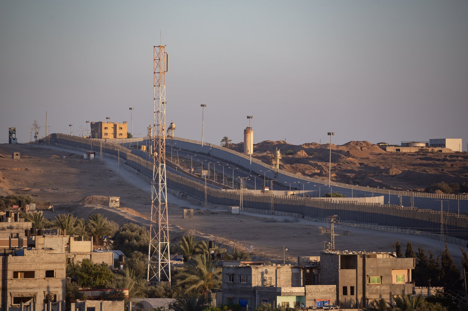 The border fence between the Gaza Strip and Egypt in Rafah, southern Gaza, May 24, 2024. (EPA Photo)