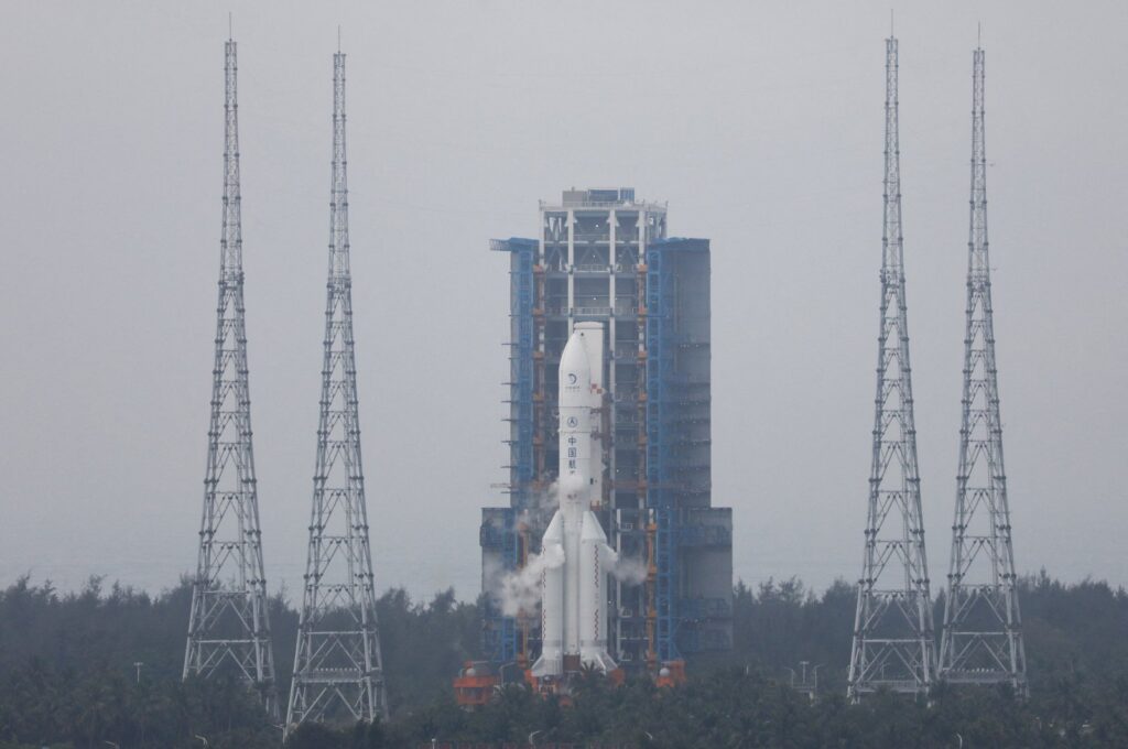 The Chang'e 6 lunar probe and the Long March-5 Y8 carrier rocket combination sit atop the launch pad at the Wenchang Space Launch Site in Hainan province, China, May 3, 2024. (Reuters Photo)