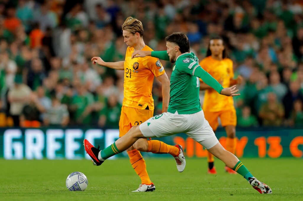 Netherlands' Frenkie de Jong (L) in action with Republic of Ireland's Matt Doherty during the Euro 2024 qualifier, Group B match at the Aviva Stadium, Dublin, Republic of Ireland, Sept. 10, 2023. (Reuters Photo)